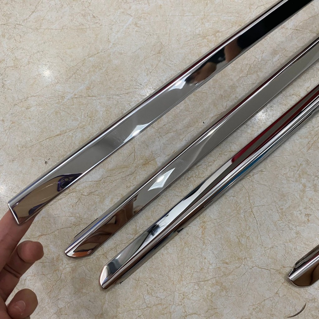 Nẹp viền chân kính , cong kính xe Mitsubishi Xforce 2024 2025 Hàng INOX sáng bóng