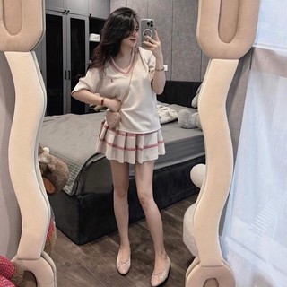 Set Bộ Đồ Nữ Váy Áo Cổ V Ngắn Tay Thêu Ngựa Phối Viền Màu Mix Chân Váy Xếp Ly Phong Cách Năng Động