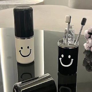 Hộp Đựng Bàn Chải Kem Đánh Răng Kết Hợp Cốc Đánh Răng Mặt Cười Cao Cấp Đi Du Lịch