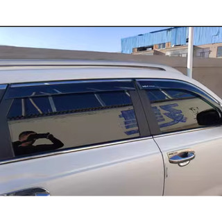 Vè Che Mưa Kia Sportage Có Viền Chị Mạ Inox Sáng Bóng Và Có Logo Trên Vè Mưa