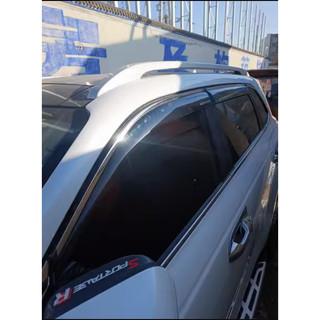 Vè Che Mưa Kia Sportage Có Viền Chị Mạ Inox Sáng Bóng Và Có Logo Trên Vè Mưa