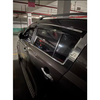 Vè Che Mưa Kia Sportage Có Viền Chị Mạ Inox Sáng Bóng Và Có Logo Trên Vè Mưa