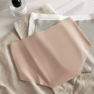 Quần lót nữ đúc su cao cấp không đường may mềm mịn thoáng mát kháng khuẩn khử mùi DEVARI L057