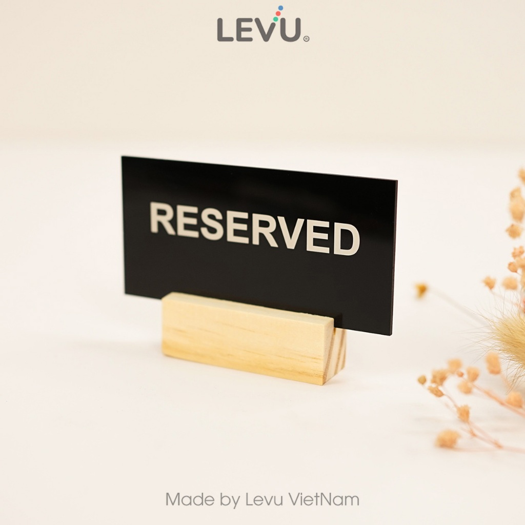 Bảng reserved để bàn LEVU mica đen chân đế gỗ 6x10cm thông báo khu vực bàn đã đặt MCK-BG55