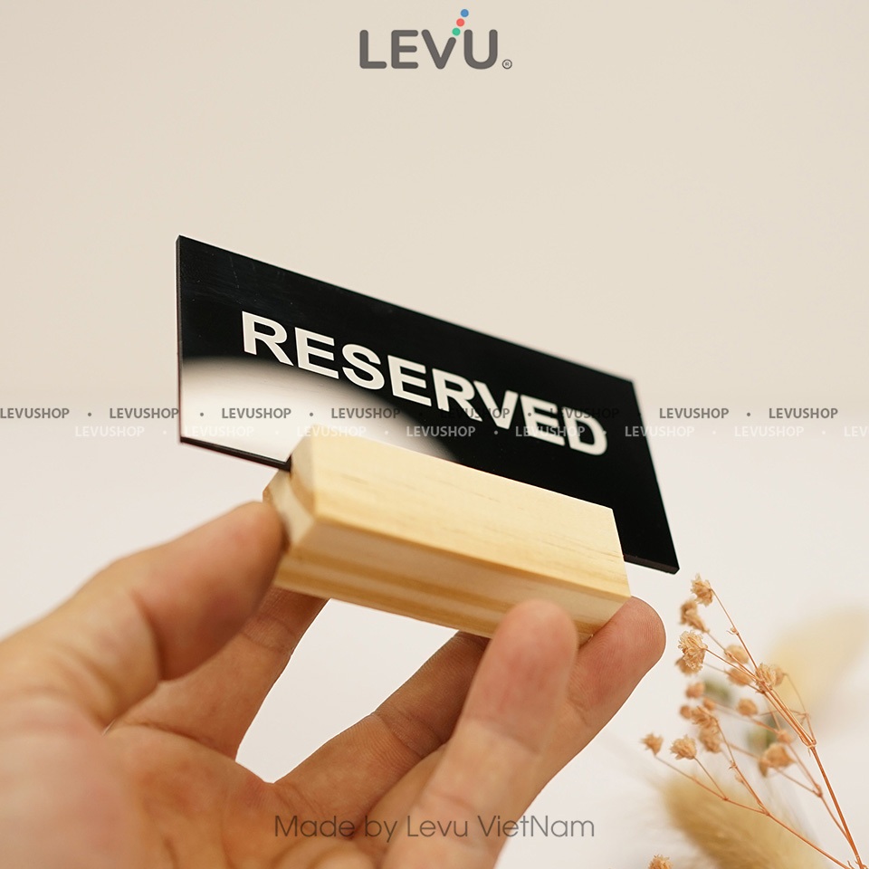 Bảng reserved để bàn LEVU mica đen chân đế gỗ 6x10cm thông báo khu vực bàn đã đặt MCK-BG55