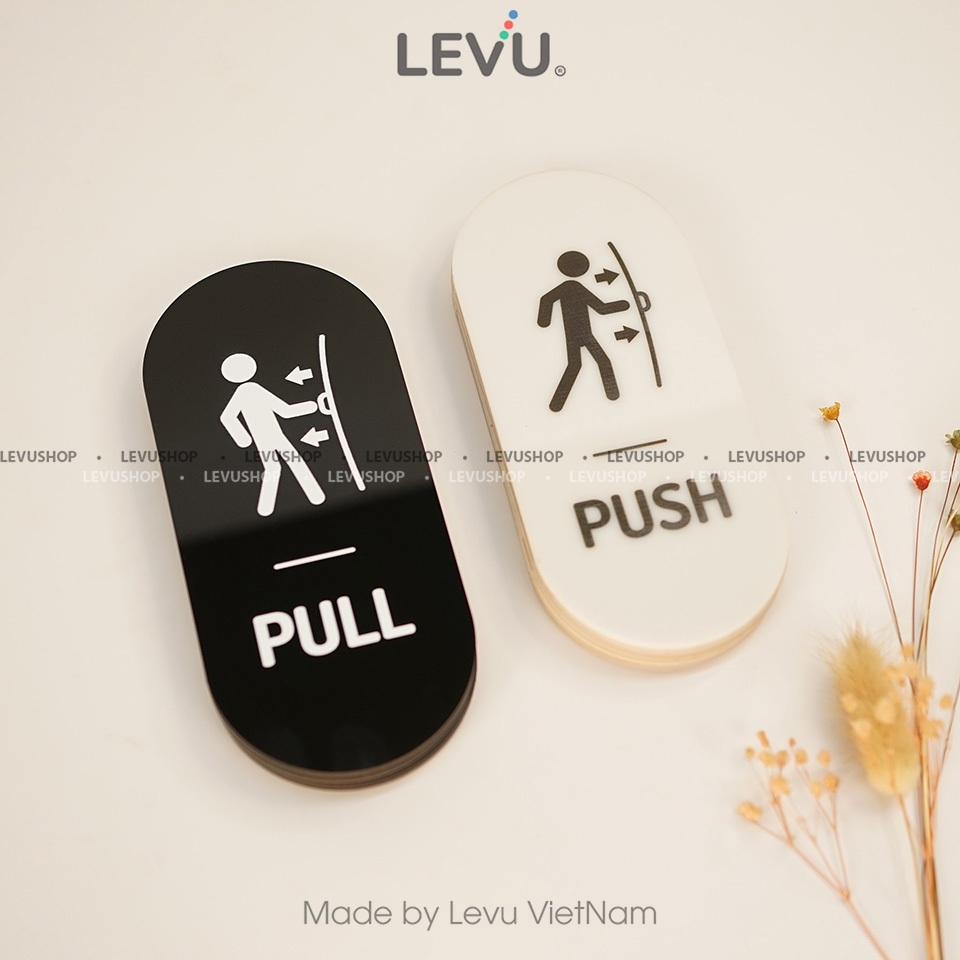 Bảng mica pull push LEVU hướng dẫn kéo đẩy cửa ra vào 8x18cm trắng đen có kèm keo dán MCK-TP15