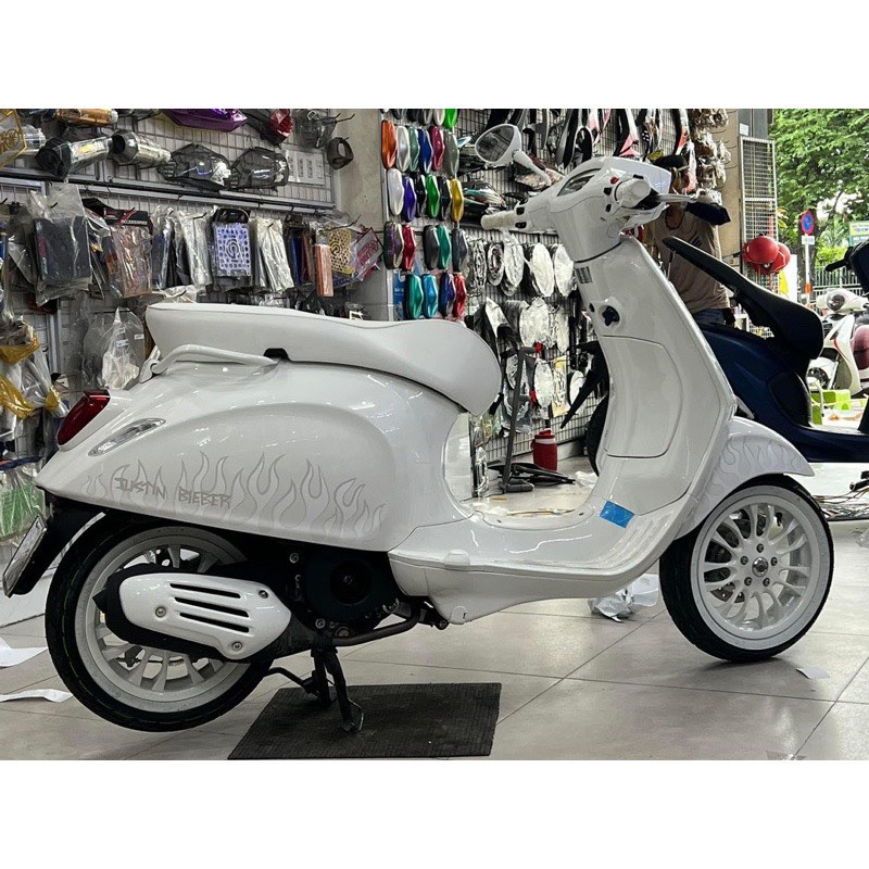 Tem Vespa Justin Bieber tuyệt đẹp như Zin, chuẩn mẫu Zin hãng