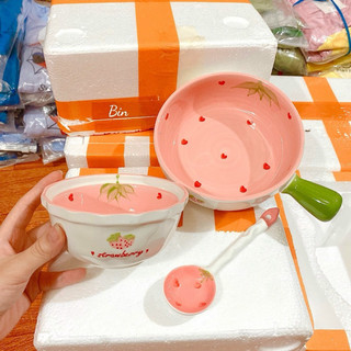 Bát sứ có tay cầm kèm bát nhỏ và thìa hình dâu tây cực xinh xỉu