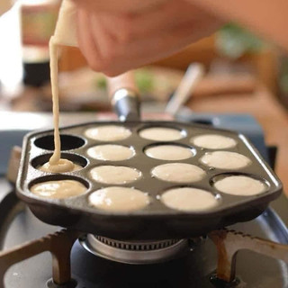 Chảo gang làm bánh 14 lỗ chống dính tay cầm bằng gỗ siêu chắc chắn