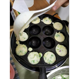 Chảo gang làm bánh 14 lỗ chống dính tay cầm bằng gỗ siêu chắc chắn