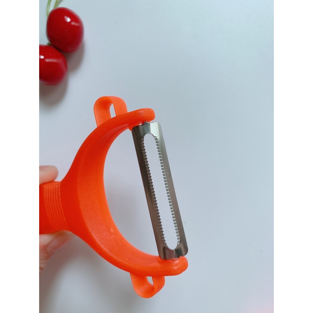 Bào rau củ quả, nạo đỏ Thái Lan cán cam kích thước 12,5cm x 7cm- Dụng cụ bào rau củ đa năng có lỗ treo tiện lợi