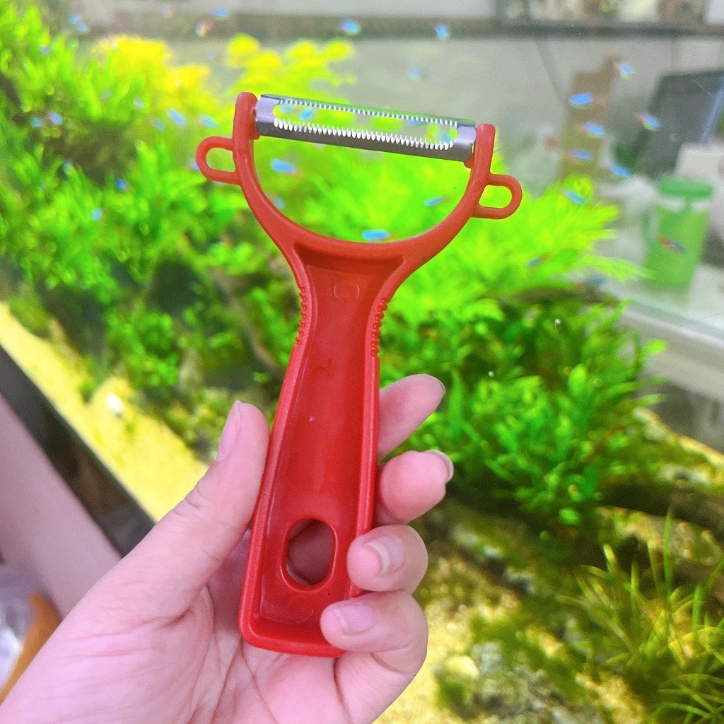 Bào rau củ quả, nạo đỏ Thái Lan cán cam kích thước 12,5cm x 7cm- Dụng cụ bào rau củ đa năng có lỗ treo tiện lợi