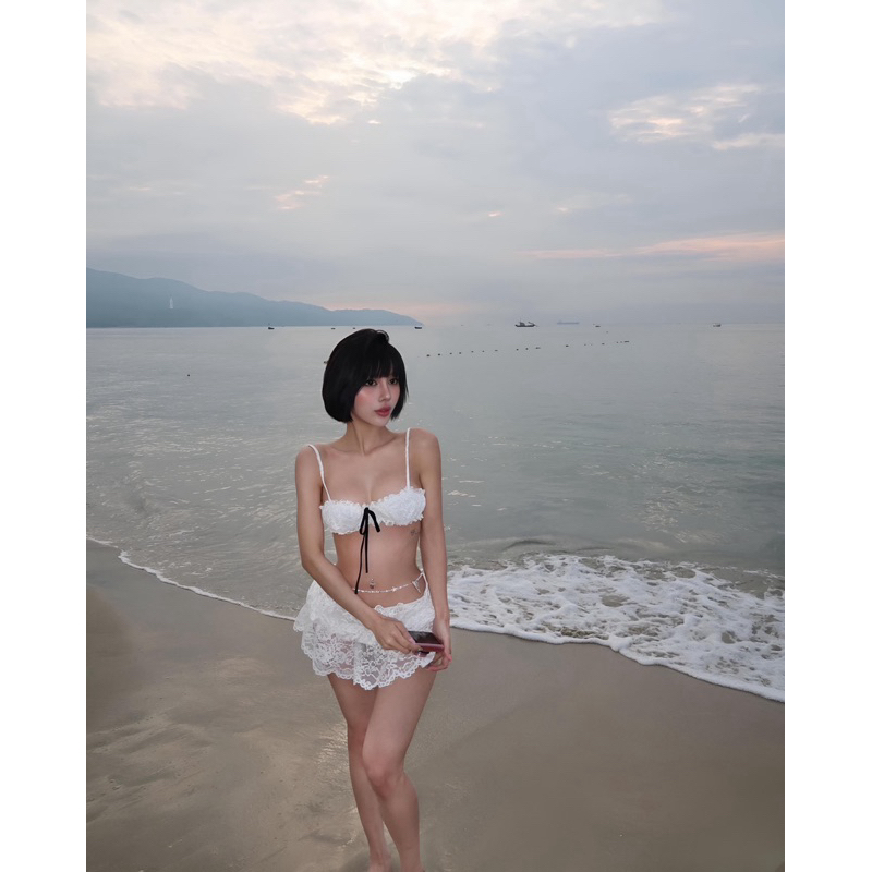 Set bikini 3 mảnh ren trắng phối nơ đen