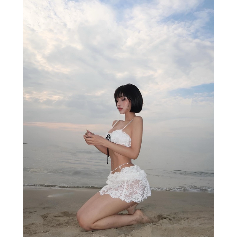 Set bikini 3 mảnh ren trắng phối nơ đen
