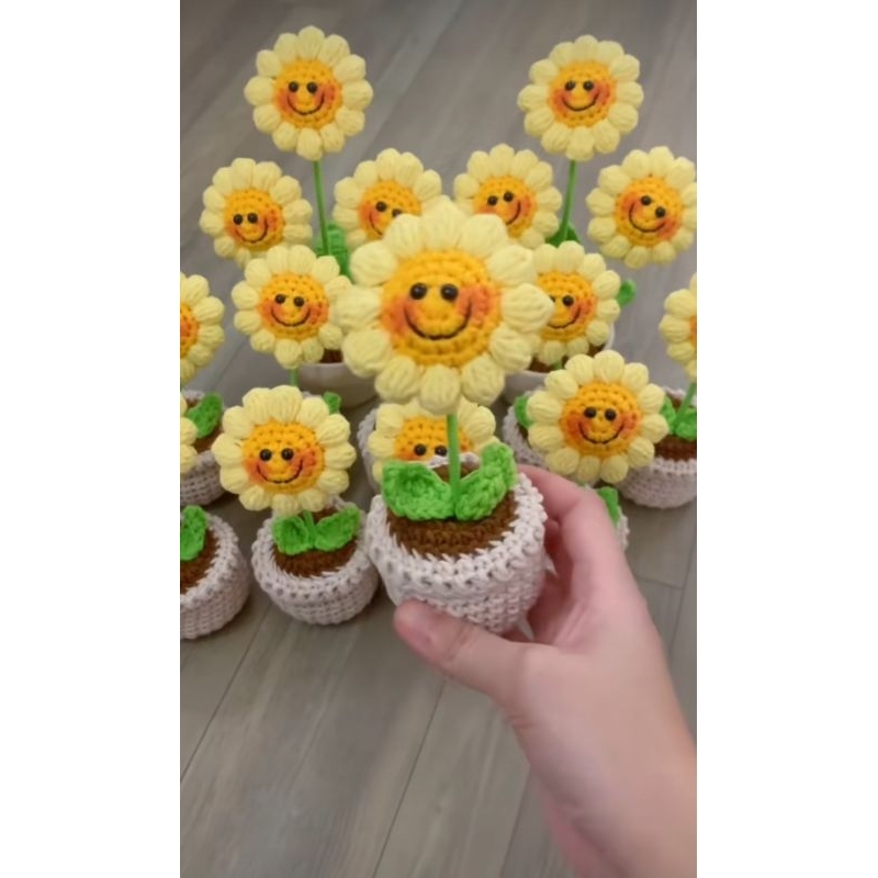 Chậu Hướng Dương Mặt Cười Bằng Len Thủ Công Xinh Xắn