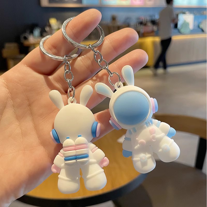 🚀 COMBO 3 MÓC KHÓA PHI HÀNH GIA THỎ TAI DÀI – 4.6CM 🐰✨Mẫu HOT trend – phụ kiện siêu dễ thương 🎁