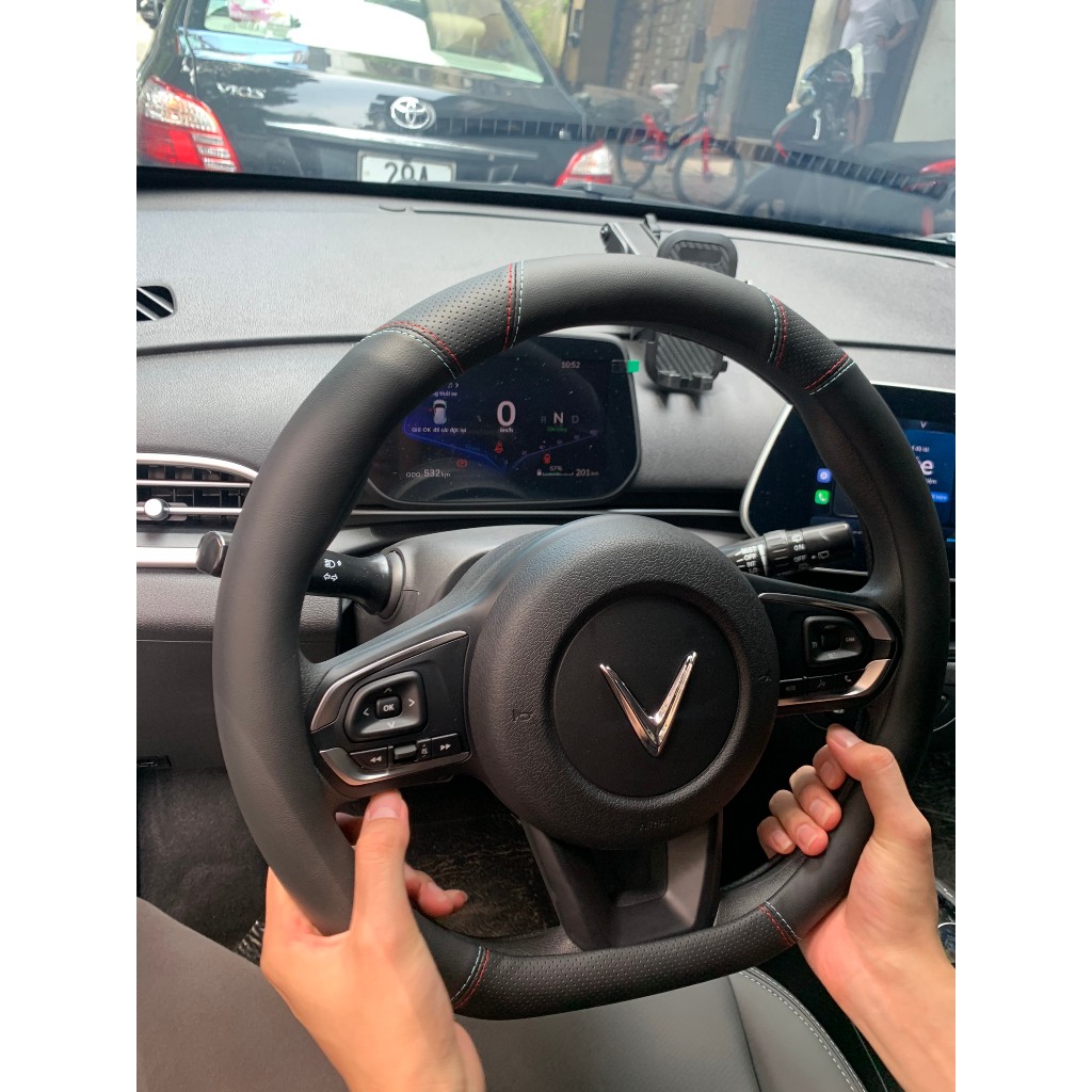Bọc vô lăng da Nappa Dcut xe Vinfast VFE34/NerioGreen, LIMO GREEN,VF8,VF9,VFE34,VF5  / HerioGreen vô lăng dcut Size 36