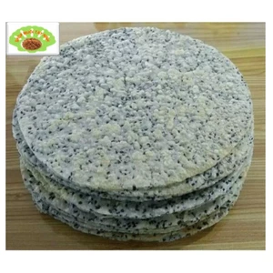 Bánh tráng nướng mè đen nước dừa.