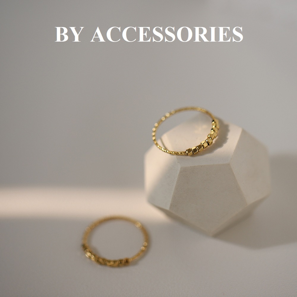 Nhẫn nữ titan tròn vát mặt phối khối vuông nhỏ xinh không gỉ WR2440 BY ACCESSORIES