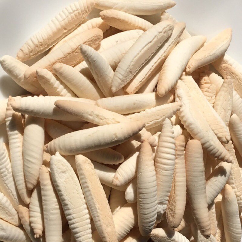 Bánh men sữa hình con sâu giòn ít ngọt.