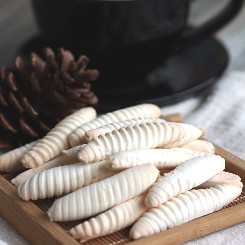 Bánh men sữa hình con sâu giòn ít ngọt.