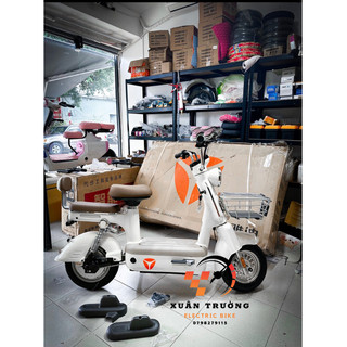 Viền crom yếm xe điện yadea i8