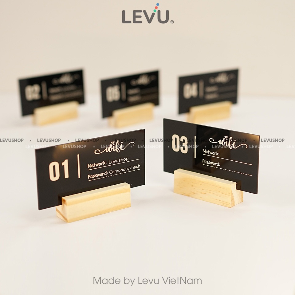 Bảng số để bàn mica có tên wifi cho quán khắc laser nội dung theo yêu cầu 6x10cm chân đế gỗ