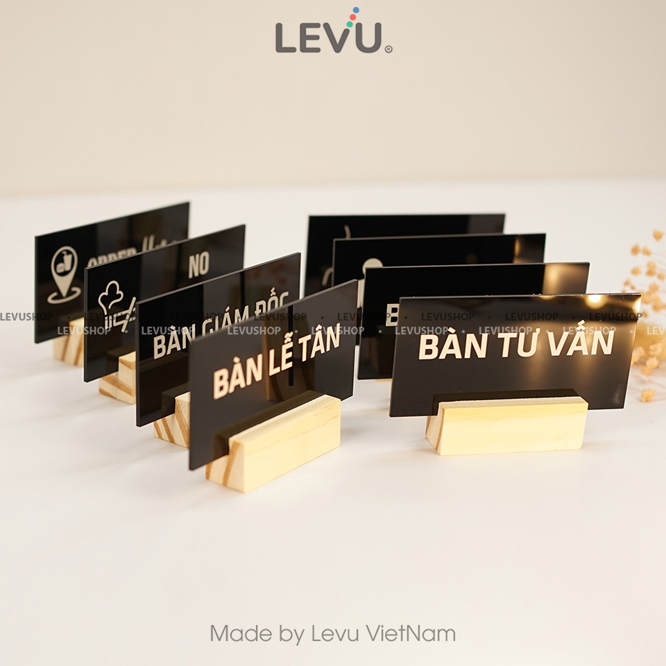 Bảng tên để bàn LEVU 9 mẫu biển chức danh để bàn làm việc chân gỗ mặt mica 6x10cm MCK-BG55B