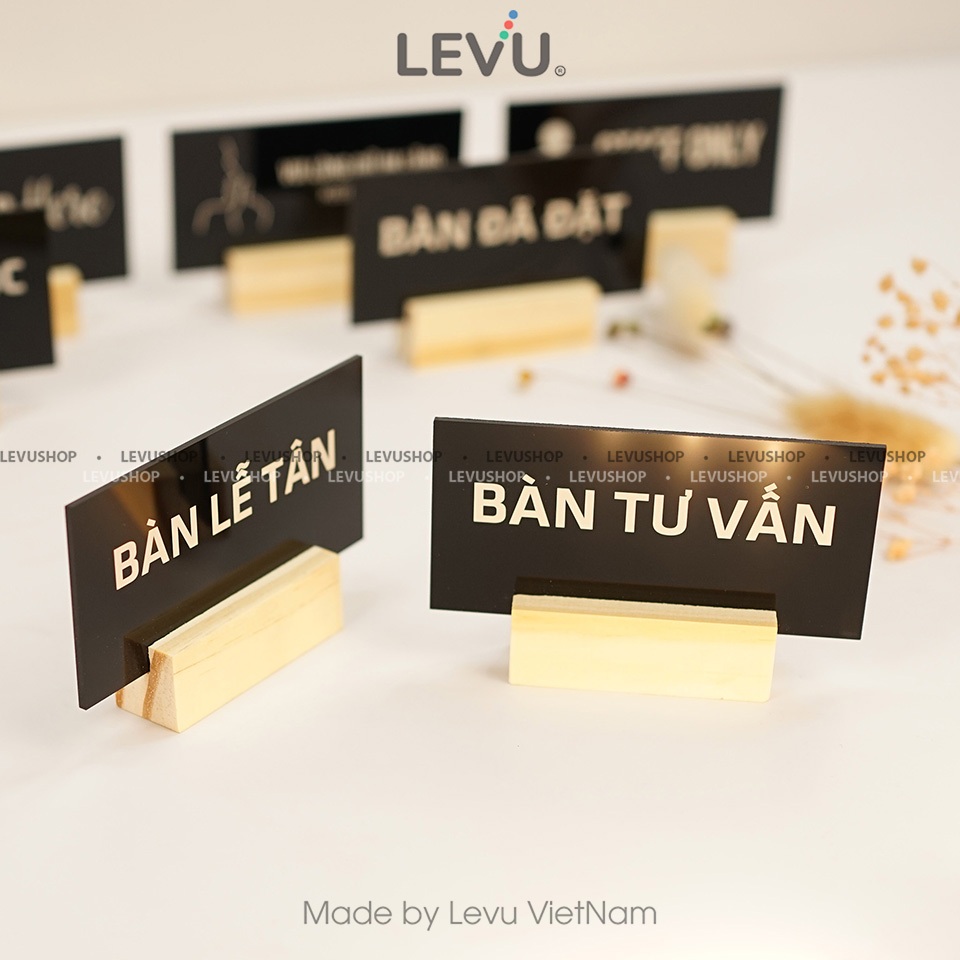Bảng tên để bàn LEVU 9 mẫu biển chức danh để bàn làm việc chân gỗ mặt mica 6x10cm MCK-BG55B