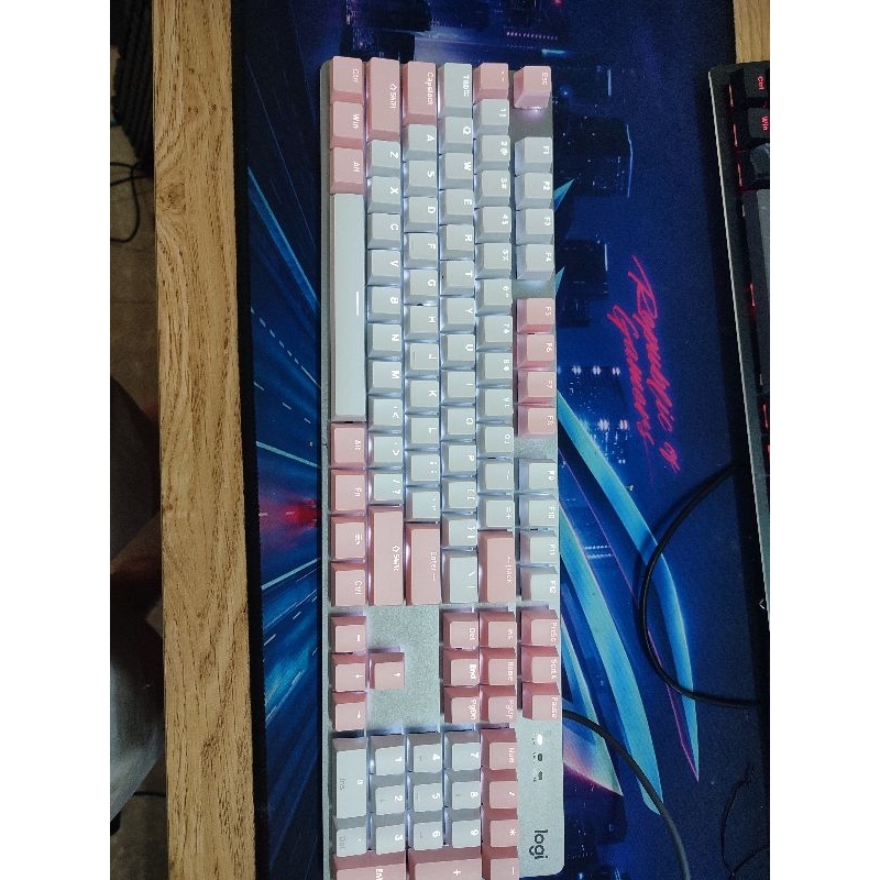 Bàn Phím Cơ Logitech K845 hàng like new. Mix keycap mới bảo hành 3 ...