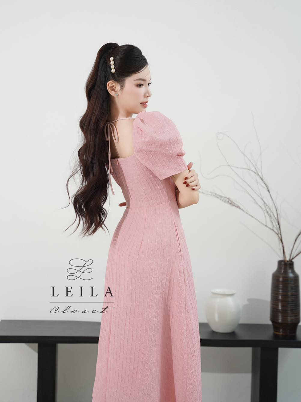 Ảnh LEILA CLOSET | Đầm thiết kế Yuri form dài cổ yếm Đen/Kem/Hồng 2