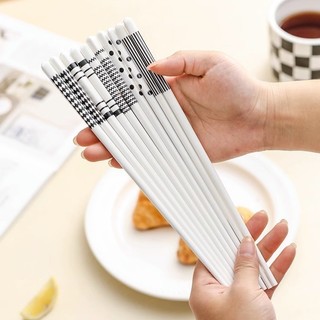 Hộp 5 đôi đũa gốm sứ cao cấp LVS Nhật Bản chịu nhiệt tốt chống trơn trượt kèm hộp sang trọng