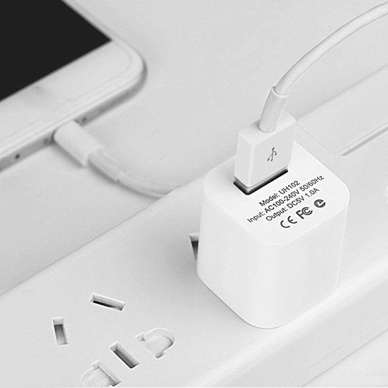 Củ sạc 5V/1A Hoco UH102 chân dẹt 1 cổng USB kiểu dáng nhỏ gọn.