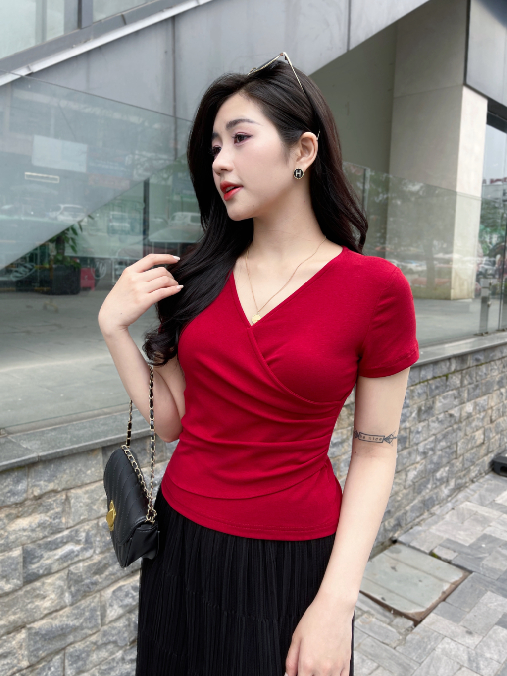 Ảnh Áo Thun Nữ Kiểu Cổ Tim Nhún Eo Dáng Ôm Chất Vải Mềm Mịn Co Giãn 4 Chiều Evalover 1