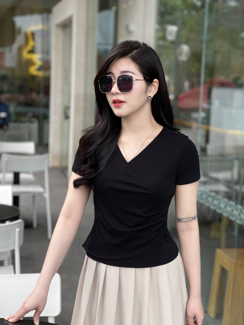 Ảnh Áo Thun Nữ Kiểu Cổ Tim Nhún Eo Dáng Ôm Chất Vải Mềm Mịn Co Giãn 4 Chiều Evalover 2