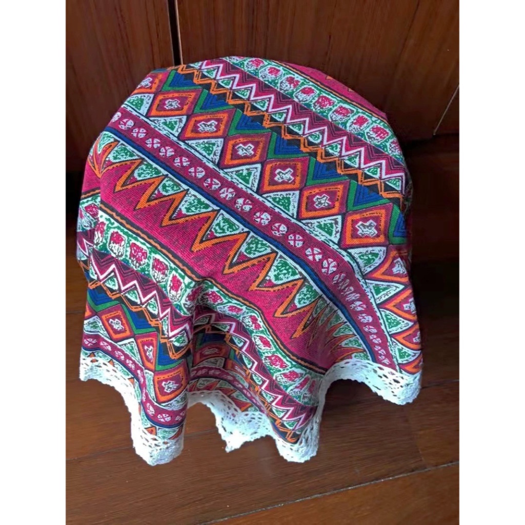 Thổ cẩm đỏ