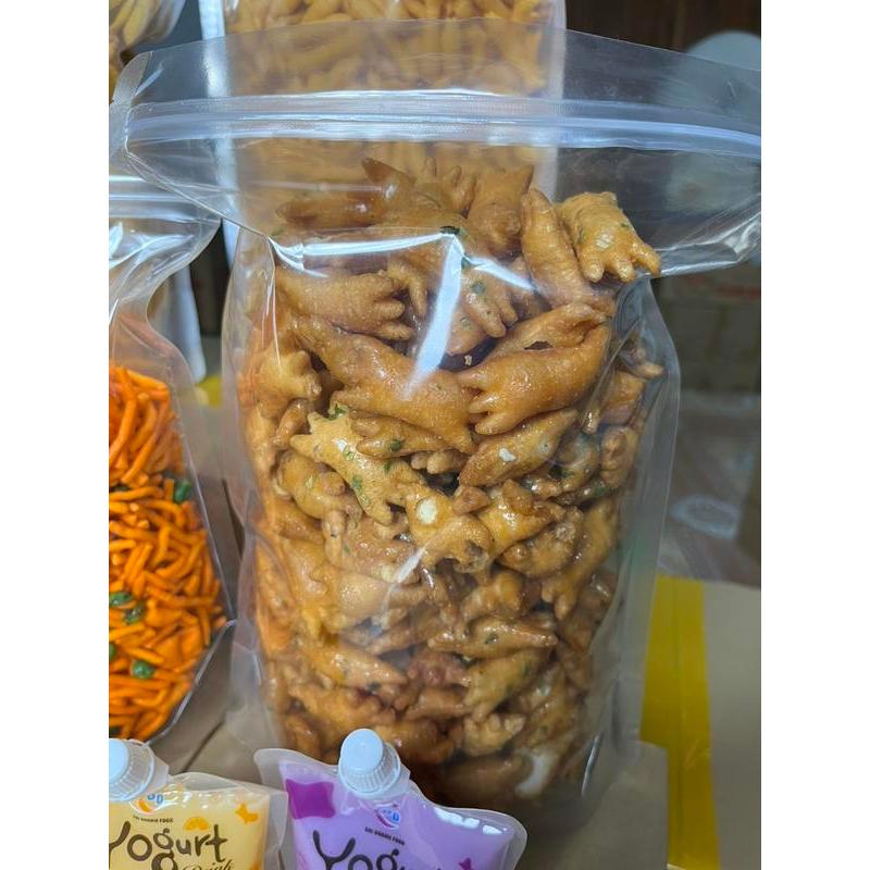 Combo Giá Sốc Gồm : Đùi Gà Rong Biển, Bim Bim Tăm Que, Cua Mắm Hành, Snack Hình Nón, Bim Cá Phồng, Snack Ngó Sen