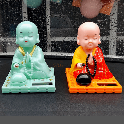 Bộ 2 tượng chú tiểu gõ mõ tụng kinh màu xanh và đỏ | Shopee Việt Nam