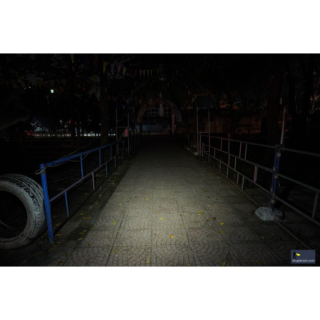 ĐÈN PIN MÓC KHÓA VEZERLEZER KC01 (150 LUMENS)