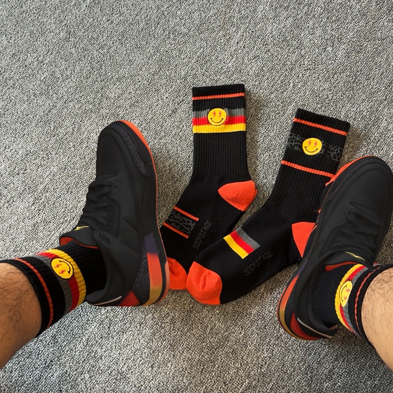 Vớ Tất thêu MẶT CƯỜI cổ cao Unisex phong cách thể thao và năng động.