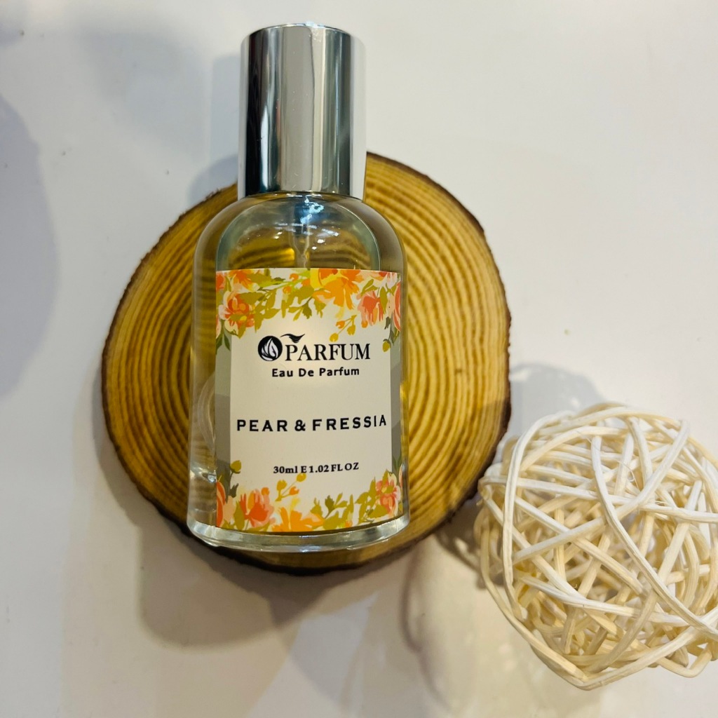 Xịt thơm vải hương nước hoa Niche English Pear & Fressia EDP | Oparfum