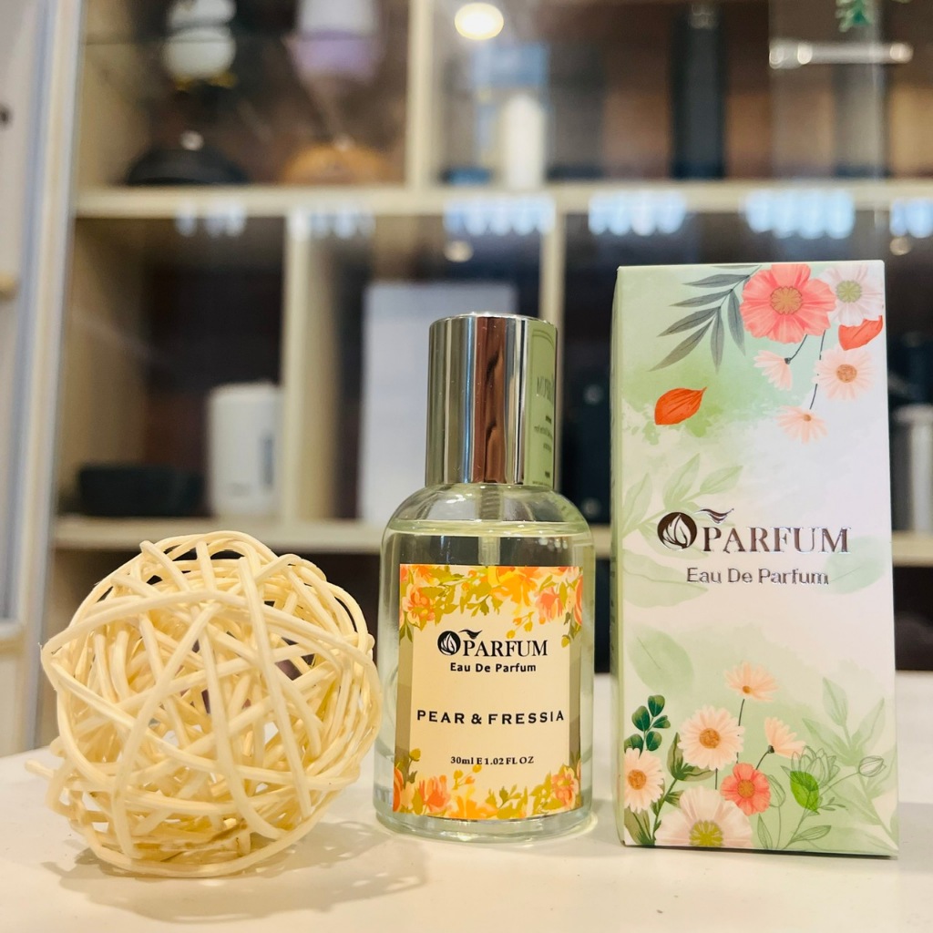 Xịt thơm vải hương nước hoa Niche English Pear & Fressia EDP | Oparfum