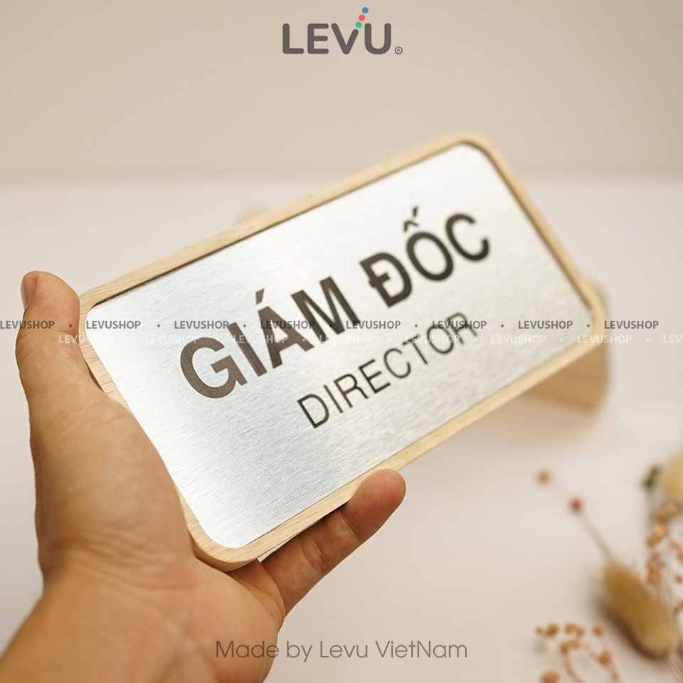 Biển gỗ để bàn giám đốc, bảng chức danh giám đốc director LEVU 10x20cm