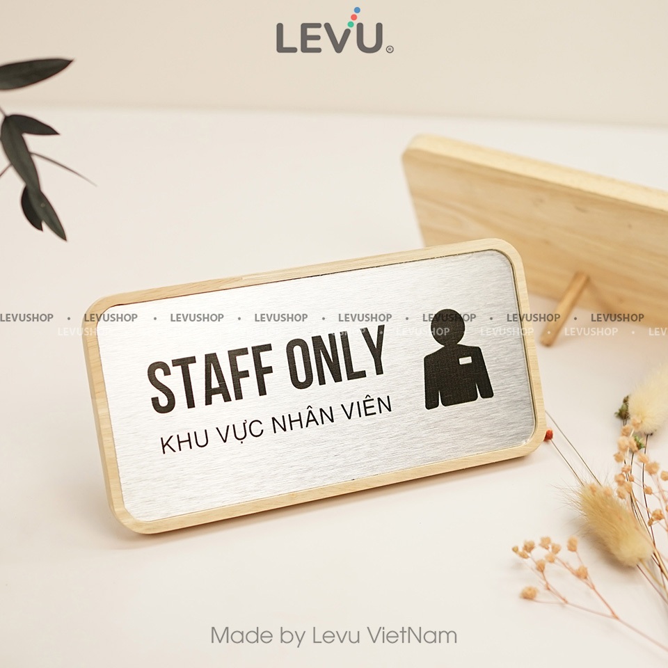 Bảng gỗ staff only để bàn khu vực dành riêng cho nhân viên chính hãng LEVU