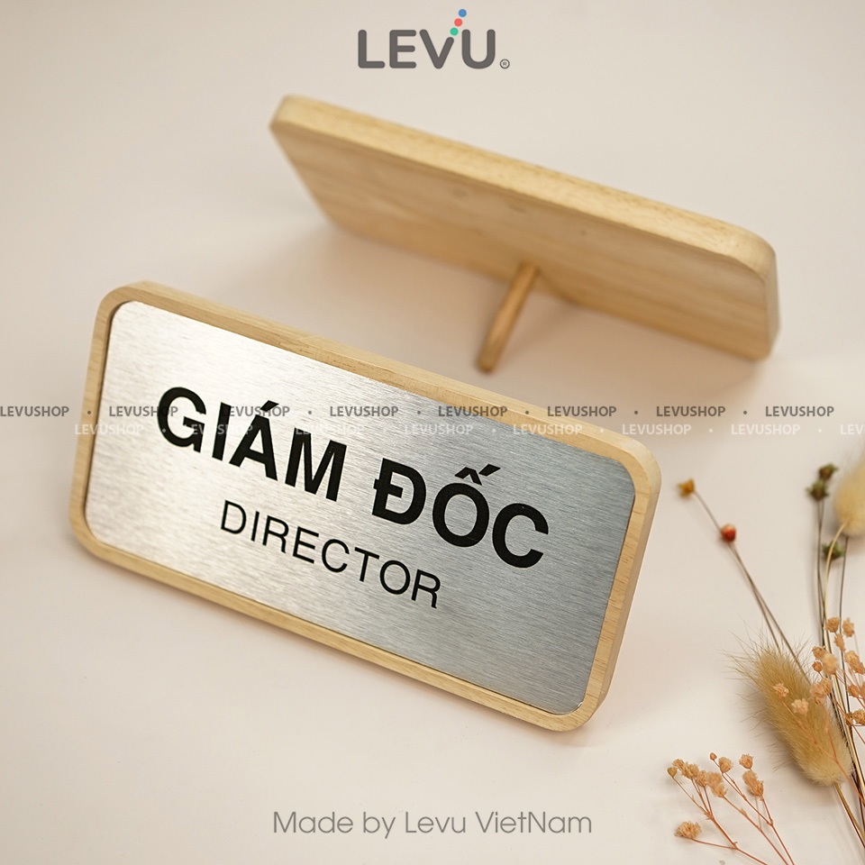 Biển gỗ để bàn giám đốc, bảng chức danh giám đốc director LEVU 10x20cm