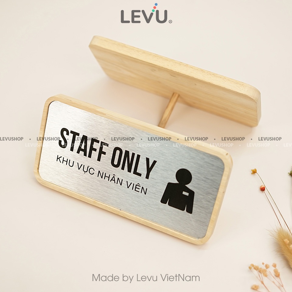 Bảng gỗ staff only để bàn khu vực dành riêng cho nhân viên chính hãng LEVU