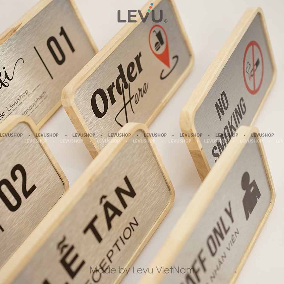 Bảng gỗ order here để bàn chỉ dẫn gọi món tại quầy trang trí quán LEVU BG57E