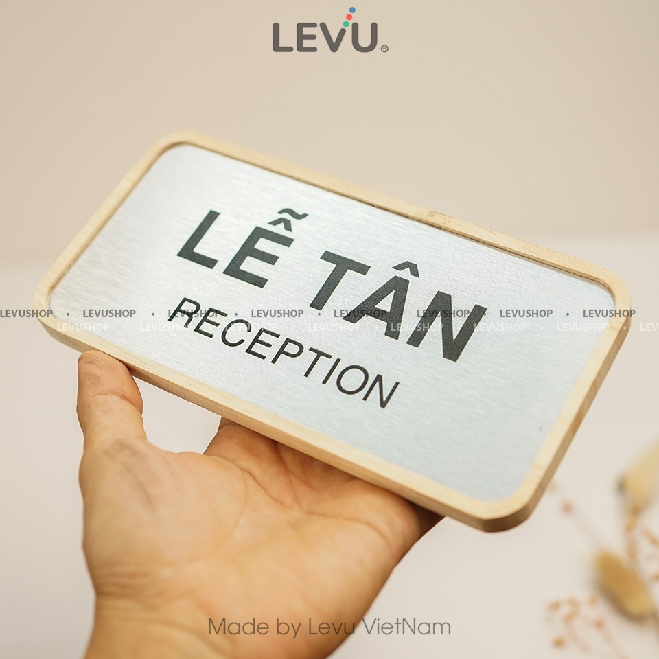 Bảng hiệu gỗ quầy lễ tân, biển tên lễ tân để bàn chức danh reception 10x20cm