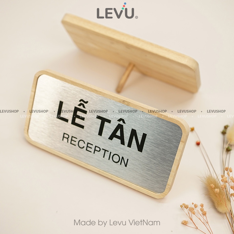 Bảng hiệu gỗ quầy lễ tân, biển tên lễ tân để bàn chức danh reception 10x20cm