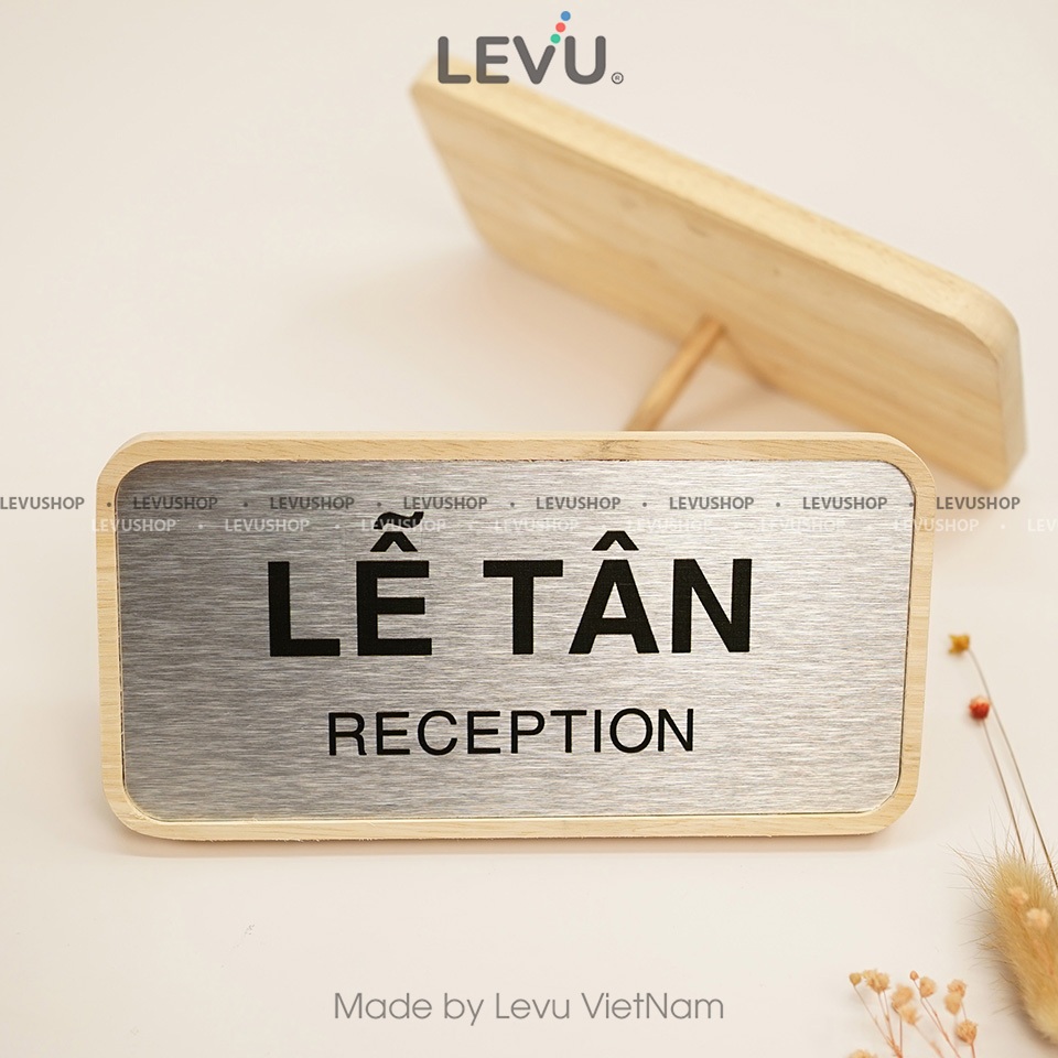 Bảng hiệu gỗ quầy lễ tân, biển tên lễ tân để bàn chức danh reception 10x20cm